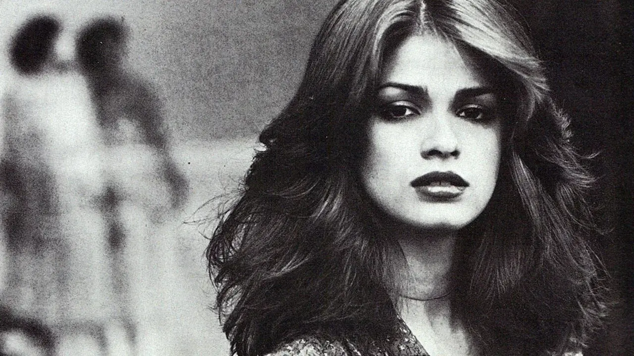 The Self-Destruction of Gia