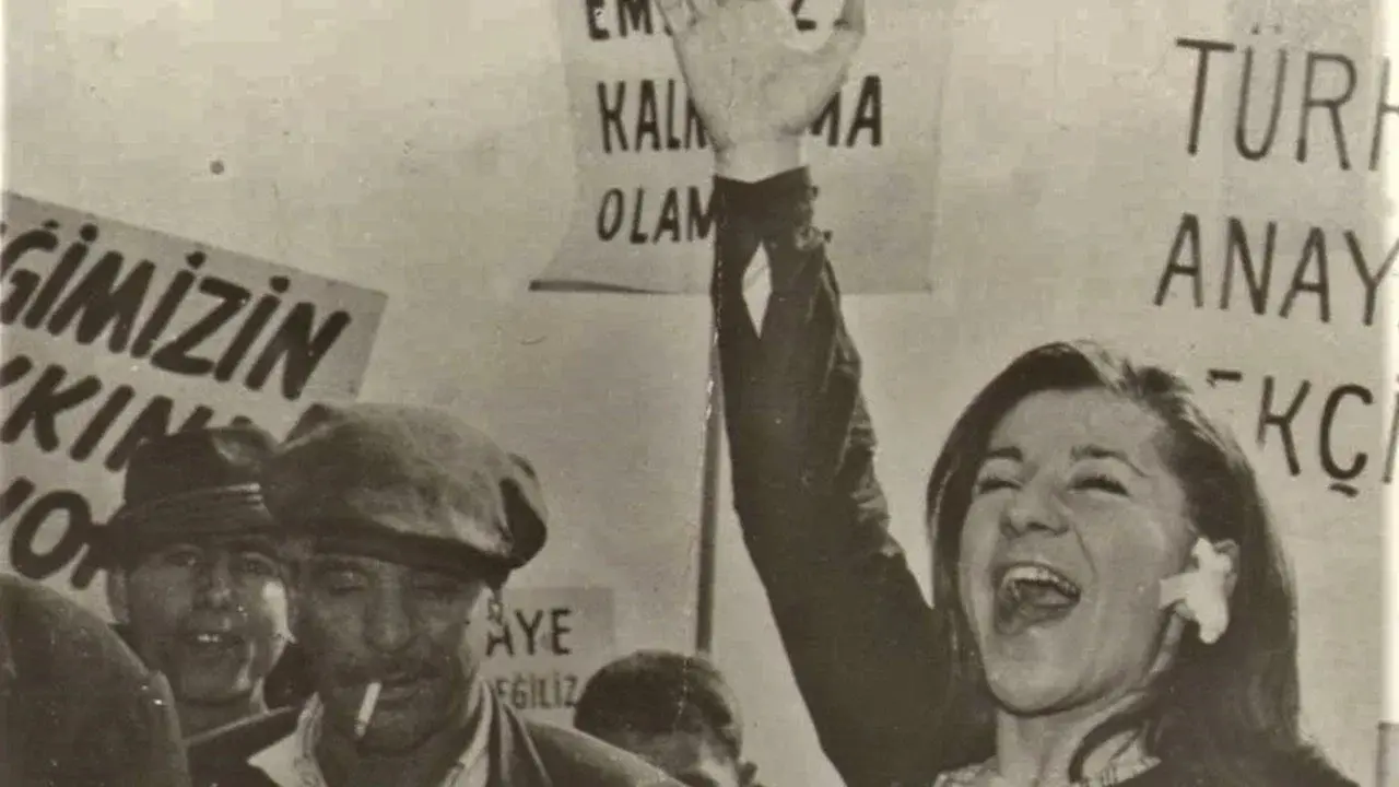 Karanlıkta Uyananlar